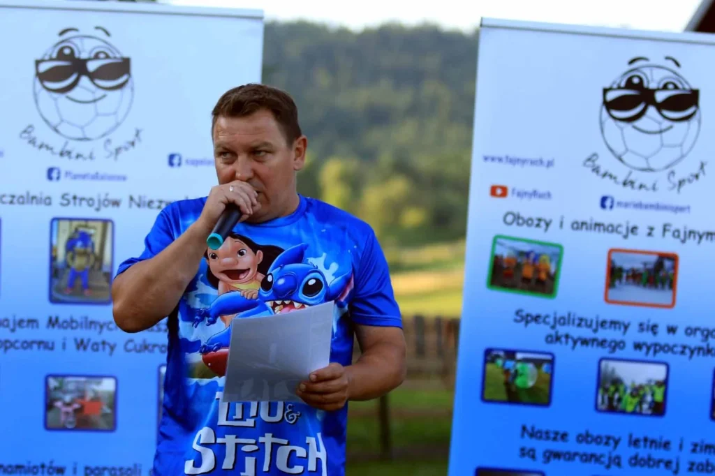 Mariusz podczas prowadzenia imprezy