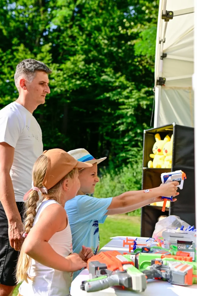 Strzelnica Nerf podczas imprezy plenerowej