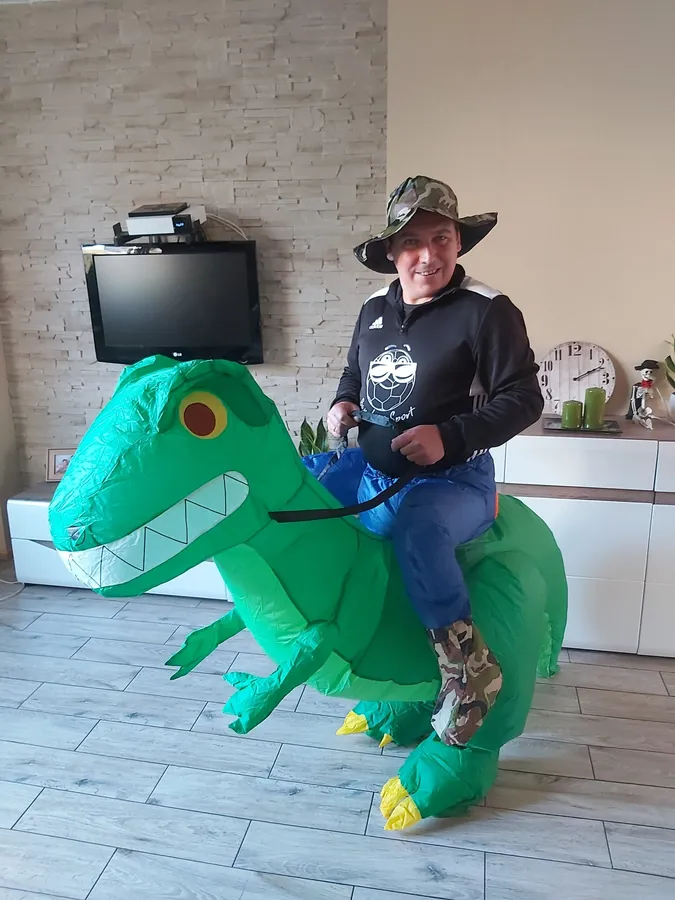 Nadmuchiwany Kostium Jadącego na Zielonym Dinozaurze