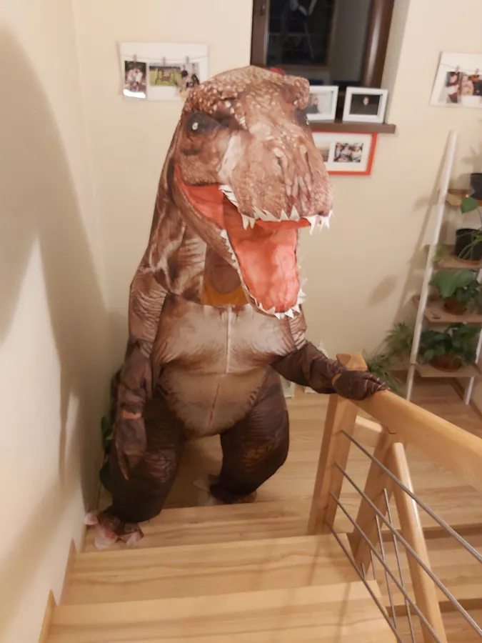 Nadmuchiwany Kostium Dinozaura nr 11. Tyranozaur Brązowy